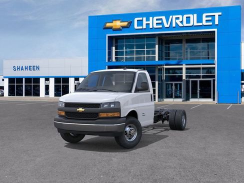 New 2025 Chevrolet Express 3500 w/ Power Convenience Package image 9
