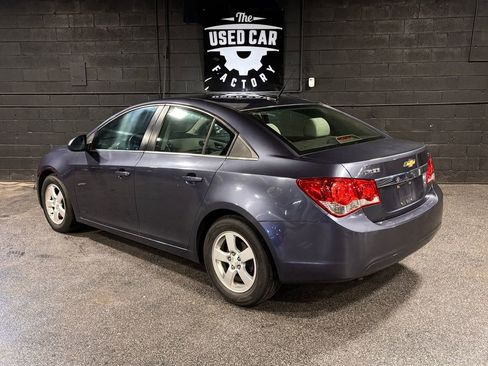 Used 2014 Chevrolet Cruze LT w/ Technology Package FWD image 3