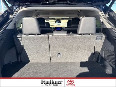 Used 2024 Toyota Highlander XLE image 13
