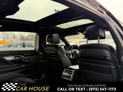 Used 2017 BMW 750i image 22