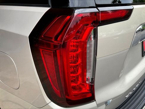 Used 2023 GMC Yukon SLT AWD/4WD image 23