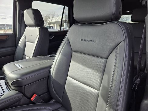 Used 2025 GMC Yukon Denali image 16