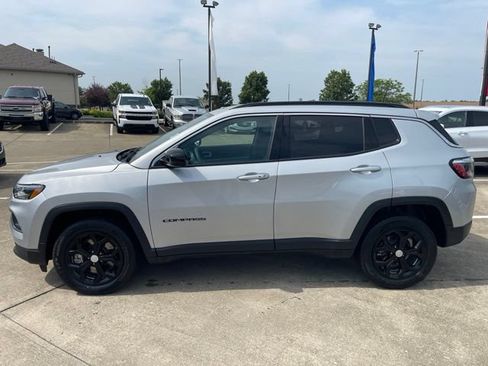 Used 2024 Jeep Compass Latitude AWD/4WD image 9