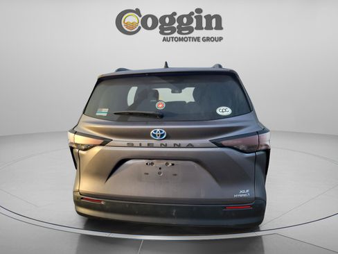 Used 2024 Toyota Sienna XLE image 5