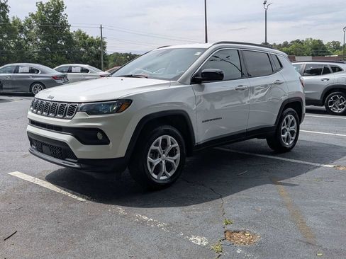 Used 2024 Jeep Compass Latitude AWD/4WD image 8