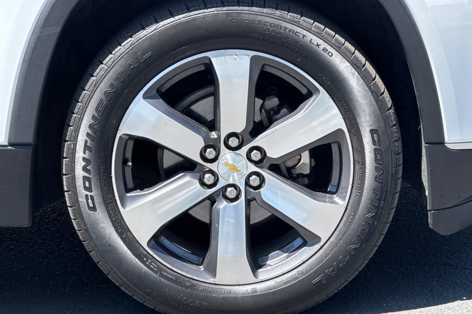 Used 2018 Chevrolet Traverse LT w/ LPO, Floor Liner Package AWD/4WD image 42