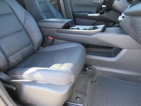 Used 2025 Chevrolet Equinox LT w/ Convenience Package II image 9