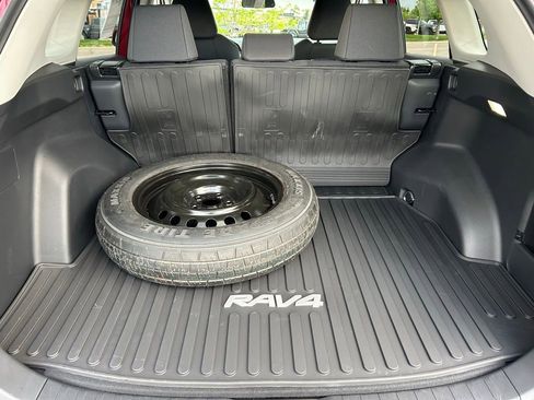 Used 2025 Toyota RAV4 LE AWD/4WD image 23