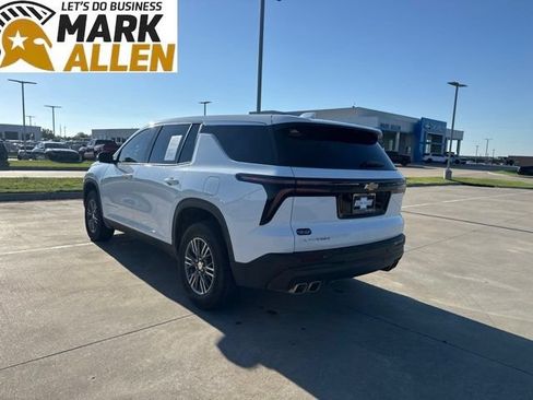 Used 2024 Chevrolet Traverse LS FWD image 4