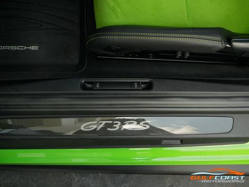 Used 2019 Porsche 911 GT3 RS w/ Weissach Package RWD image 28