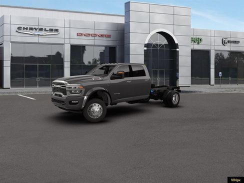 New 2026 RAM 4500 4x4 Crew Cab DRW w/ Laramie Trim Package image 2