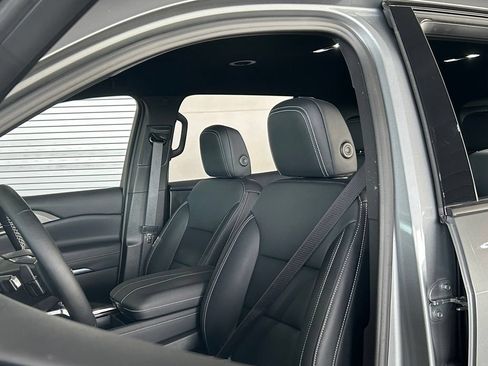 Used 2026 Chevrolet Traverse LT w/ Midnight/Sport Edition FWD image 15