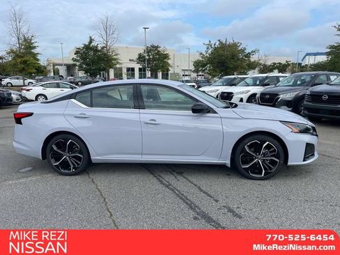 New 2025 Nissan Altima 2.5 SR image 2