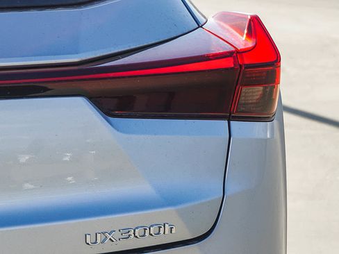 New 2026 Lexus UX 300h FWD image 18