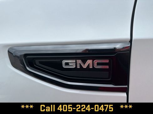 Used 2024 GMC Yukon XL Denali Ultimate AWD/4WD image 16