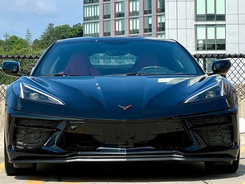 Used 2022 Chevrolet Corvette Stingray Preferred Cpe w/ Z51 Performance Package RWD image 2
