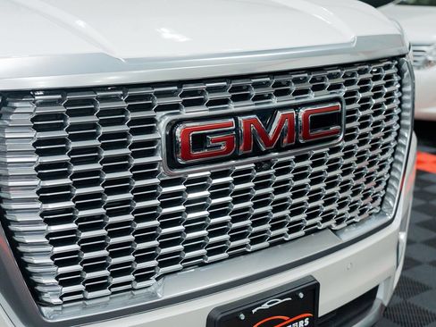 Used 2024 GMC Yukon Denali AWD/4WD image 14