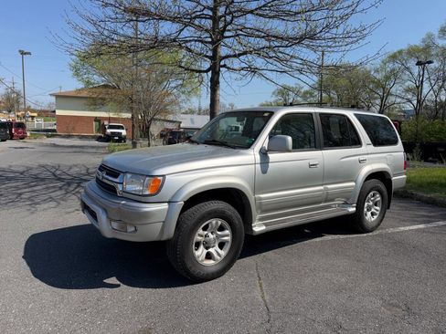 Used 2001 Toyota 4Runner Limited AWD/4WD image 2