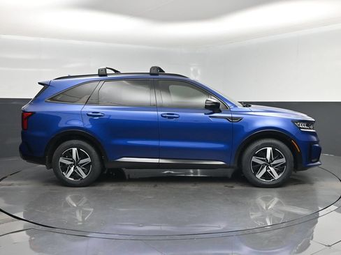 Used 2023 Kia Sorento S w/ Panoramic Sunroof Package FWD image 2