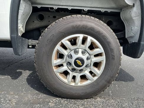 Used 2024 Chevrolet Silverado 2500 LT AWD/4WD image 10