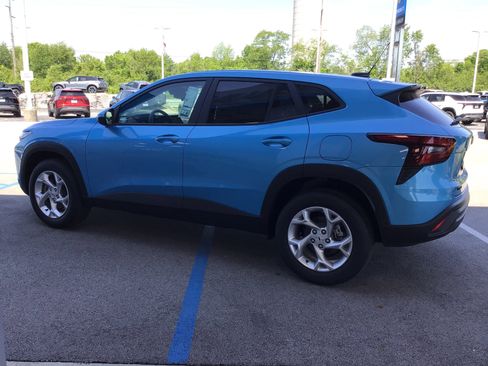 New 2026 Chevrolet Trax LS w/ LS Convenience Package FWD image 10