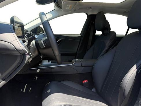 Used 2025 Mercedes-Benz E 350 Sedan image 10