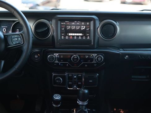 Used 2023 Jeep Wrangler Unlimited AWD/4WD image 27