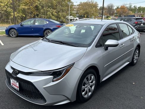 Used 2021 Toyota Corolla LE image 2