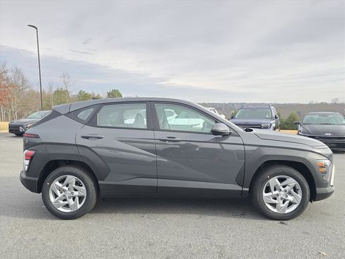 New 2026 Hyundai Kona SE image 2