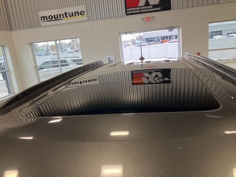 Used 2019 Ford Explorer XLT w/ Equipment Group 202A image 11