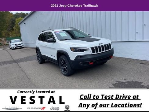 Used 2021 Jeep Cherokee Trailhawk image 4
