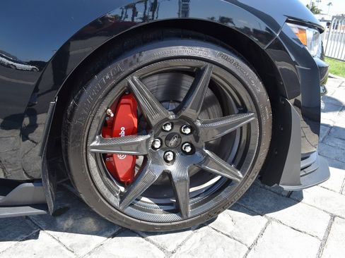 Used 2020 Ford Mustang Shelby GT500 w/ Carbon Fiber Track Pack image 4