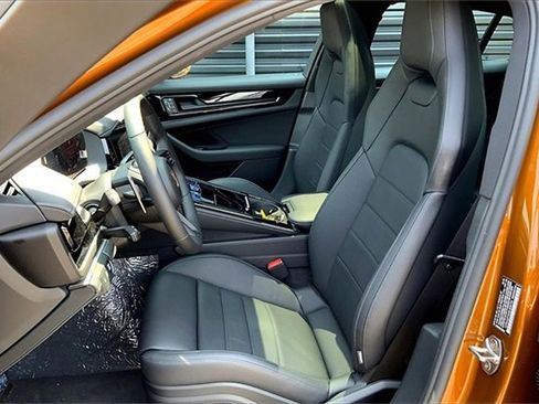 New 2025 Porsche Panamera 4 image 5