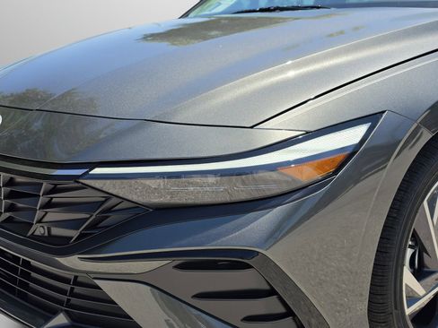 New 2026 Hyundai Elantra Limited FWD image 37