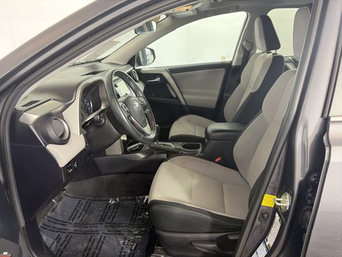 Used 2016 Toyota RAV4 XLE AWD/4WD image 6