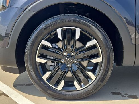 Used 2025 Kia Telluride SX image 12