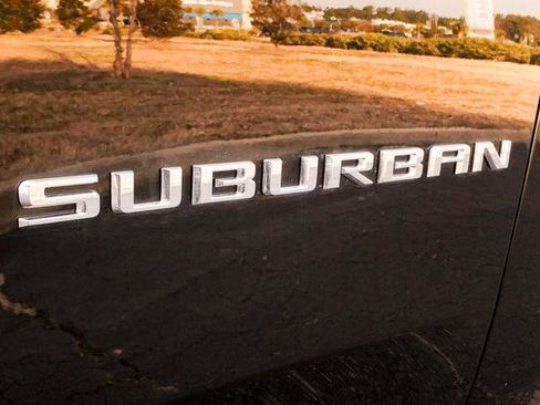 Used 2025 Chevrolet Suburban High Country image 45