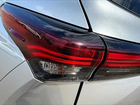 Used 2024 Toyota Highlander LE image 29