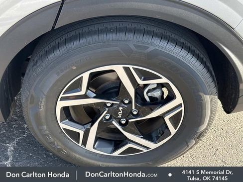Used 2023 Kia Sportage LX FWD image 12