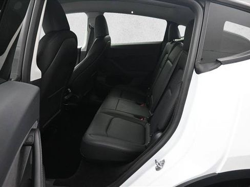 Used 2025 Tesla Model Y Long Range RWD image 17