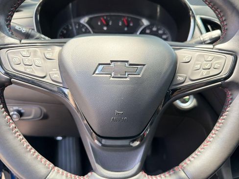 Certified 2022 Chevrolet Equinox RS w/ Infotainment Package FWD image 17
