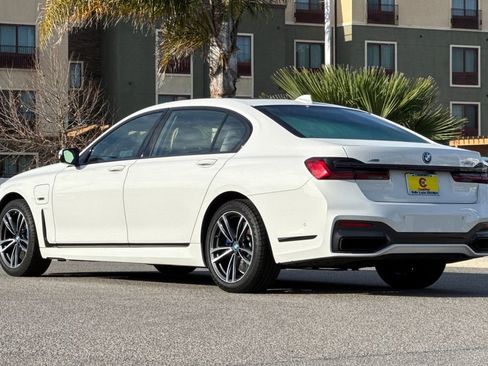 Used 2022 BMW 745e xDrive w/ M Sport Package image 5