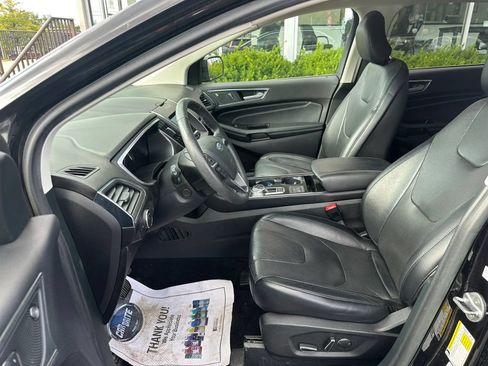 Used 2019 Ford Edge Titanium w/ Equipment Group 301A FWD image 9