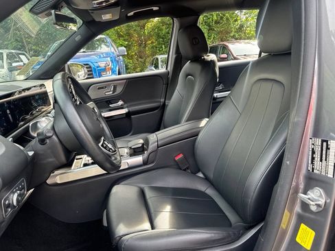 Used 2022 Mercedes-Benz GLB 250 w/ Premium Package Lite image 5