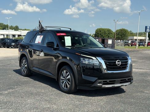 Used 2023 Nissan Pathfinder SL AWD/4WD image 11