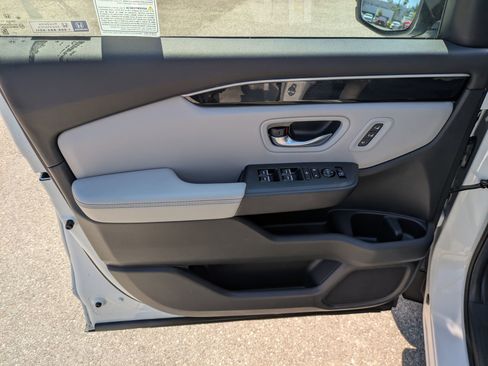 Used 2024 Honda Pilot EX-L image 10