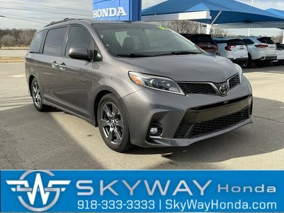 Used 2018 Toyota Sienna SE Premium