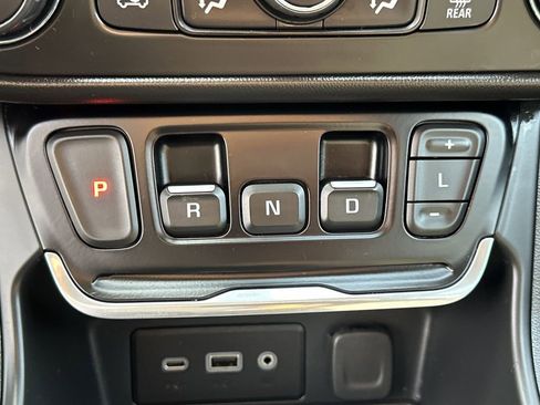 Used 2021 GMC Terrain SLE w/ Driver Convenience Package AWD/4WD image 30