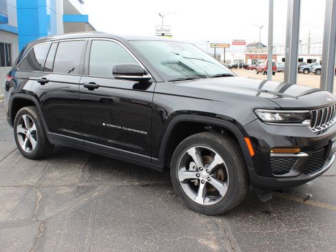 Used 2023 Jeep Grand Cherokee Limited image 1