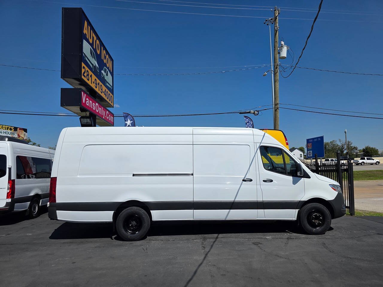 Used 2021 Mercedes-Benz Sprinter 3500 image 3
